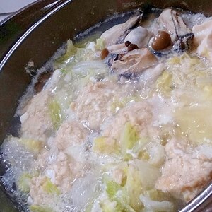 簡単　鶏のつみれ団子 と 牡蠣の 湯豆腐鍋